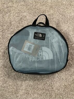 The North Face Gilman Duffle M Bag Goblnblu/TNFBLK w/ Adjustable Straps